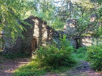 Z Hluboké na Karlův Hrádek