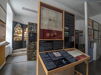 Novohradské muzeum, Hrobka Buquoyů, Skanzen železné opony